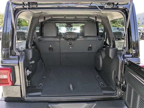 New 2026 Jeep Wrangler Unlimited Sahara AWD/4WD image 12