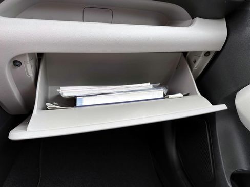 Used 2024 Hyundai Venue SEL FWD image 29