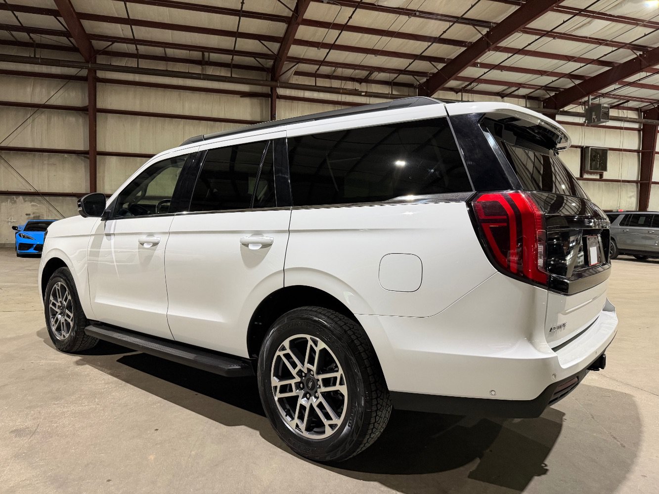 Used 2025 Ford Expedition Active AWD/4WD image 7