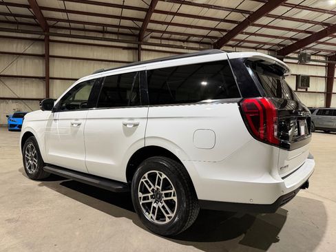 Used 2025 Ford Expedition Active AWD/4WD image 7