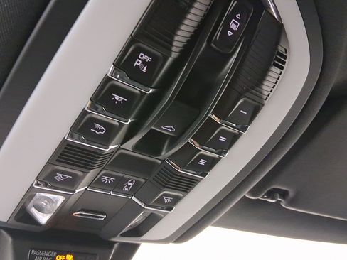 Used 2026 Porsche Macan image 31