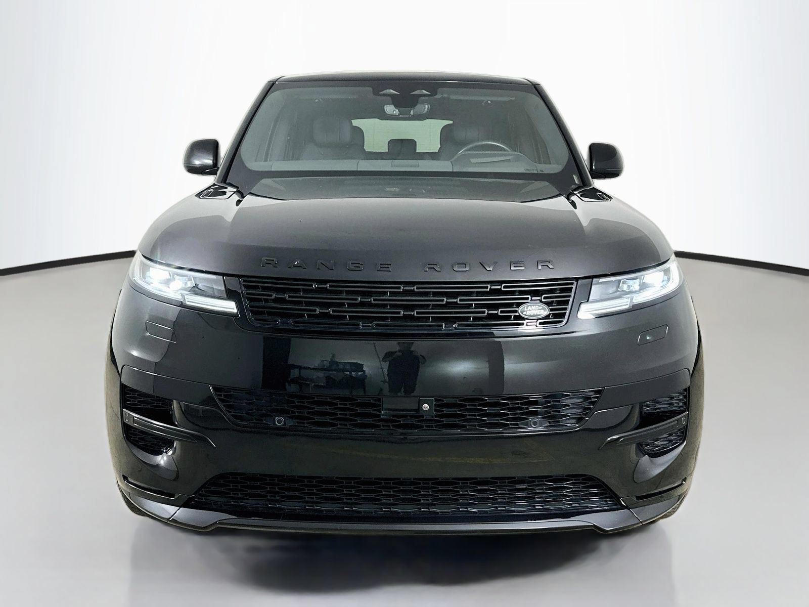 Used 2025 Land Rover Range Rover Sport Dynamic SE AWD/4WD image 2