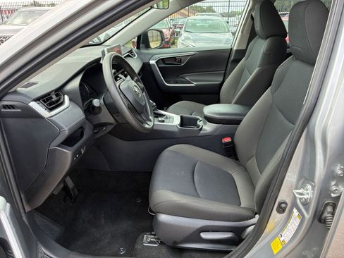 Used 2025 Toyota RAV4 LE AWD/4WD image 21