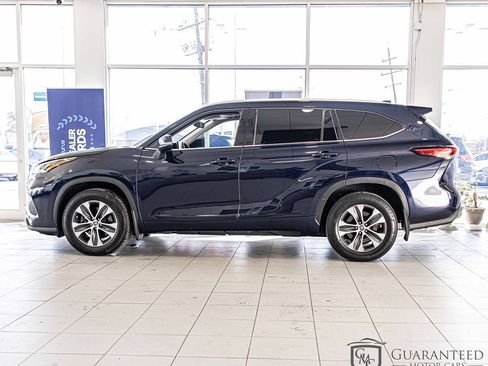 Used 2021 Toyota Highlander XLE AWD/4WD image 6