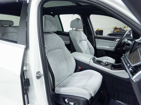 Used 2024 BMW X5 xDrive50e w/ Climate Comfort Package AWD/4WD image 25