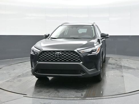 Certified 2025 Toyota Corolla Cross LE image 2