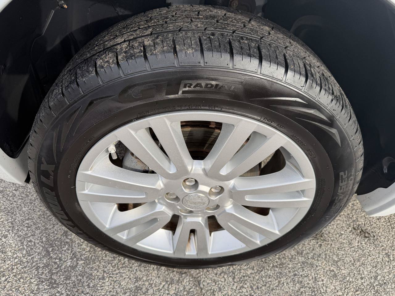 Used 2015 Land Rover LR2 AWD/4WD image 10