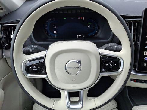 New 2025 Volvo XC90 T8 Plus image 17