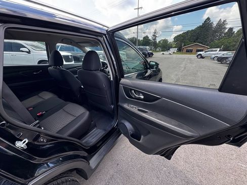 Used 2017 Nissan Rogue AWD image 32
