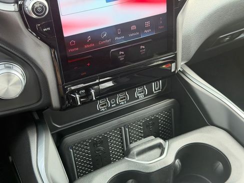 New 2026 RAM 1500 Laramie AWD/4WD image 19