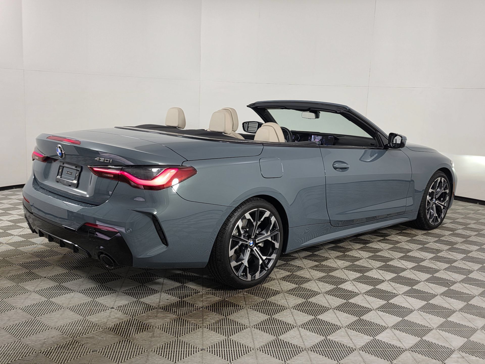 Used 2026 BMW 430i Convertible w/ M Sport Package RWD image 37