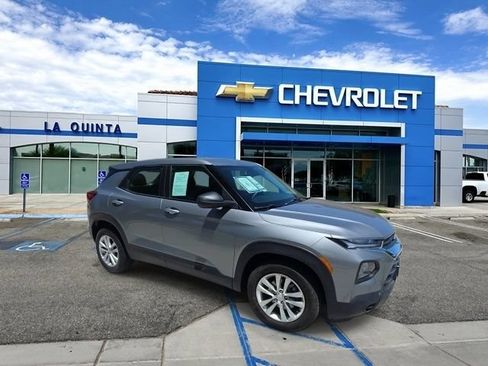 Used 2023 Chevrolet TrailBlazer LS FWD image 2