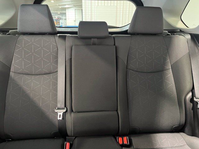 Used 2025 Toyota RAV4 XLE AWD/4WD image 13