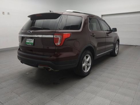 Used 2018 Ford Explorer XLT image 9