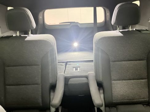 Used 2025 Chevrolet Traverse LT FWD image 26