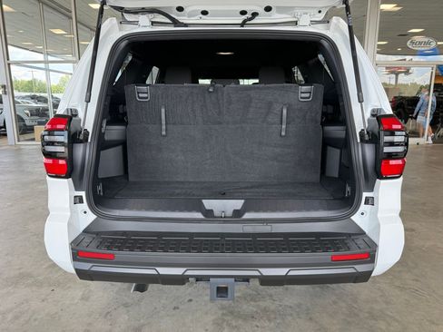 Used 2025 Toyota 4Runner SR5 AWD/4WD image 28