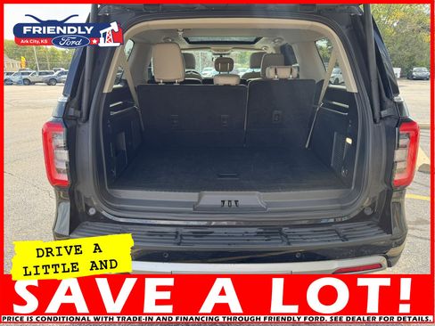 Used 2023 Ford Expedition Max Limited image 5