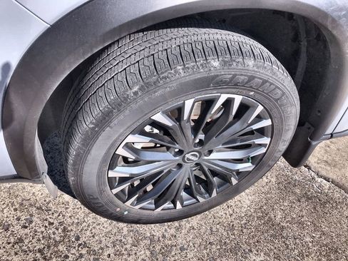 Used 2025 Nissan Rogue SL w/ Tech Package FWD image 10