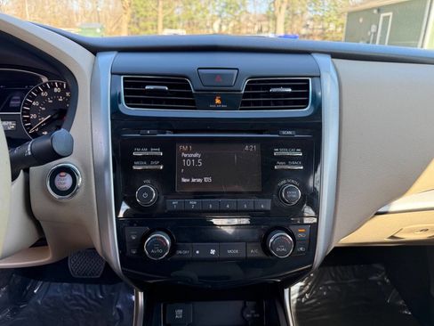 Used 2015 Nissan Altima 2.5 SV w/ Convenience Package image 21