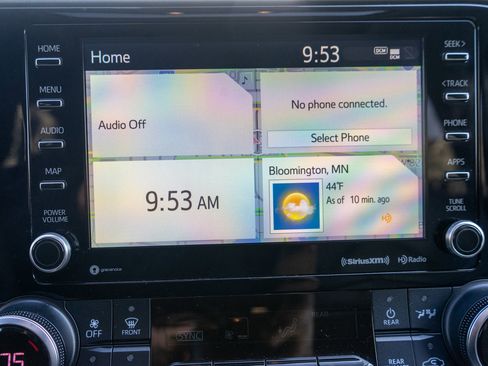 Used 2021 Toyota Highlander XLE image 17