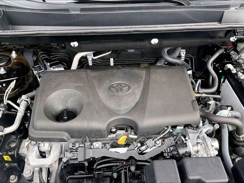 Used 2024 Toyota RAV4 XLE FWD image 32