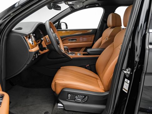 Used 2023 Bentley Bentayga Extended Wheelbase AWD/4WD image 32