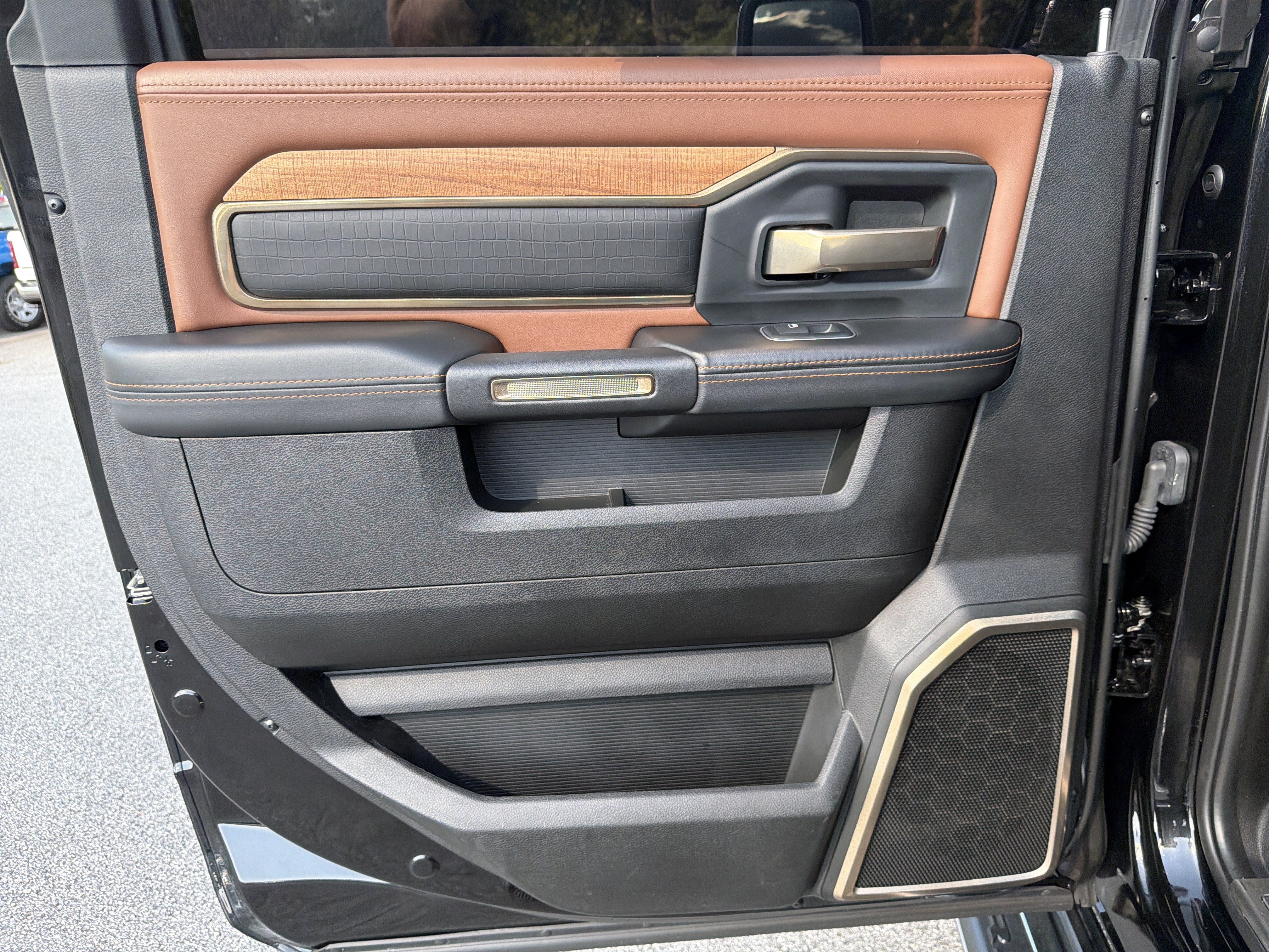 Used 2023 RAM 2500 Limited AWD/4WD image 26