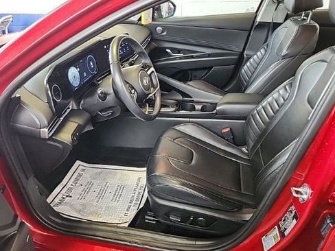 Used 2025 Hyundai Elantra Limited image 2