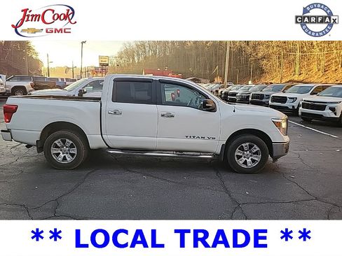 Used 2018 Nissan Titan SV w/ SV Convenience Package image 5