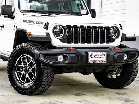 New 2025 Jeep Gladiator Rubicon w/ Convenience Group image 3