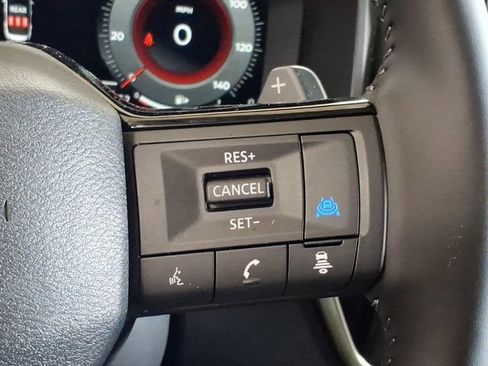 Used 2025 Nissan Rogue SL image 23