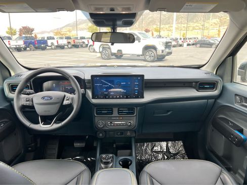 Used 2025 Ford Maverick Lobo AWD/4WD image 29