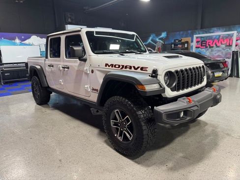 Used 2026 Jeep Gladiator Mojave AWD/4WD image 7