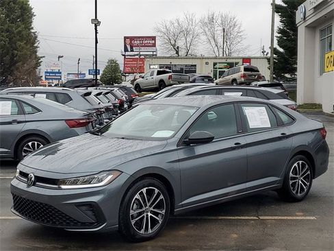 Certified 2025 Volkswagen Jetta Sport image 32