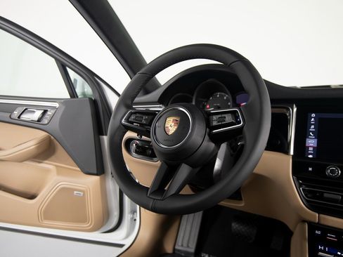 New 2026 Porsche Macan image 27