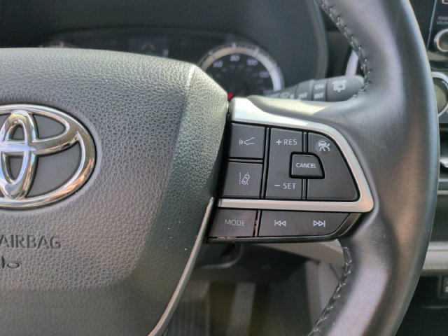 Used 2022 Toyota Highlander LE FWD image 15