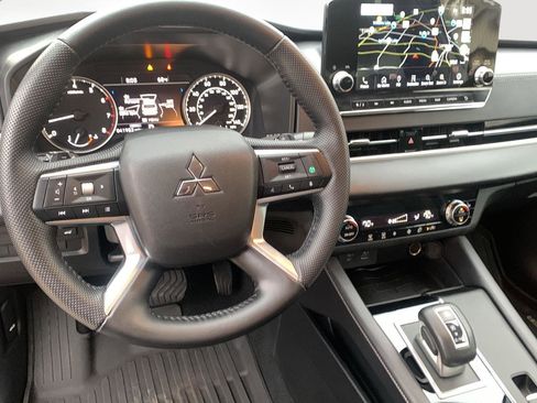 Used 2023 Mitsubishi Outlander SE image 15
