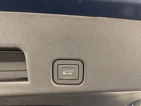 Used 2025 Chevrolet Traverse RS image 47