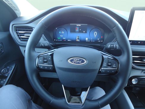 Used 2025 Ford Escape Platinum w/ Premium Technology Package AWD/4WD image 14