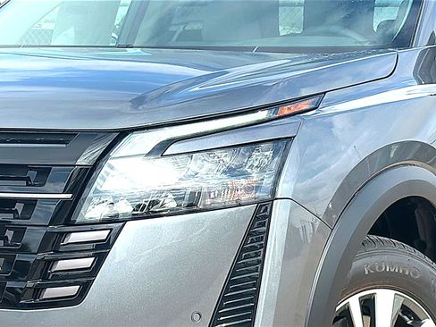 New 2026 Nissan Pathfinder SL FWD image 4