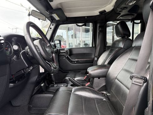 Used 2012 Jeep Wrangler Unlimited Sahara AWD/4WD image 30