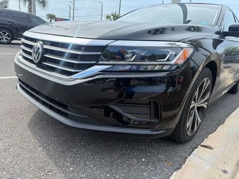 Certified 2022 Volkswagen Passat 2.0T SE FWD image 9