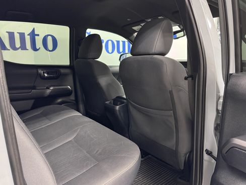Used 2019 Toyota Tacoma TRD Sport w/ Technology Package AWD/4WD image 16