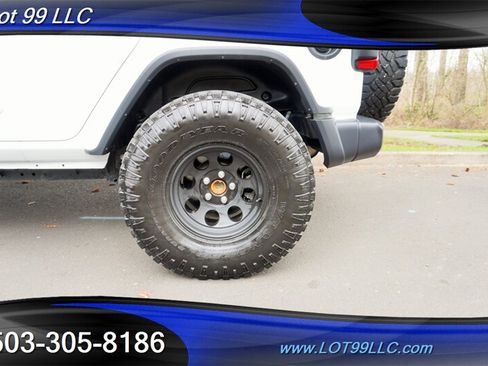 Used 2018 Jeep Wrangler Unlimited Sahara AWD/4WD image 32