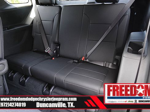Used 2023 Chevrolet Traverse LT w/ LPO, Floor Liner Package AWD/4WD image 15