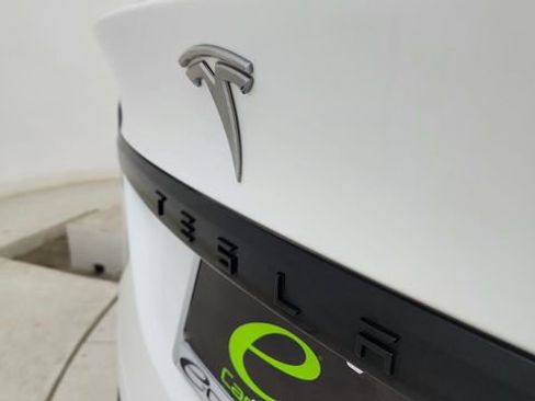 Used 2023 Tesla Model X image 16