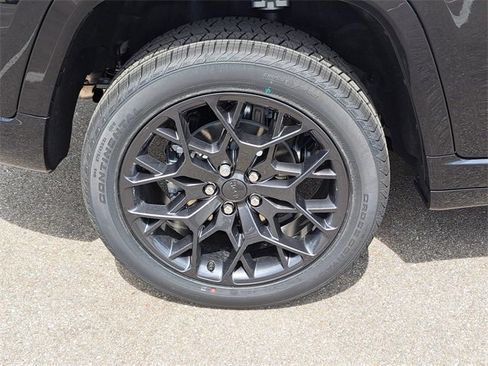 New 2025 Jeep Grand Cherokee Summit image 5