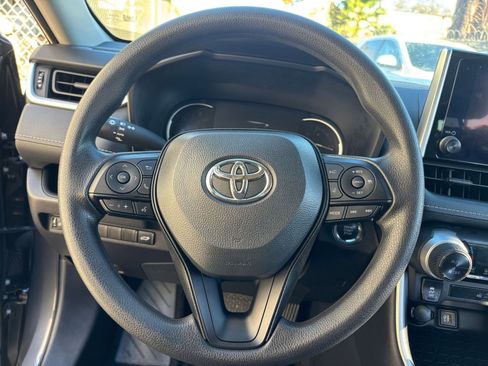 Used 2025 Toyota RAV4 XLE image 28