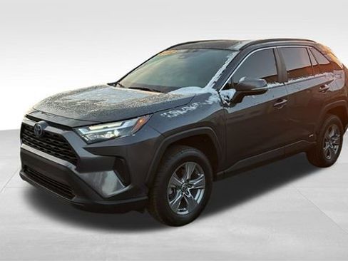Used 2022 Toyota RAV4 XLE image 3