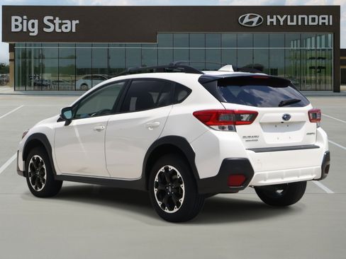 Used 2023 Subaru Crosstrek 2.0i Premium image 3
